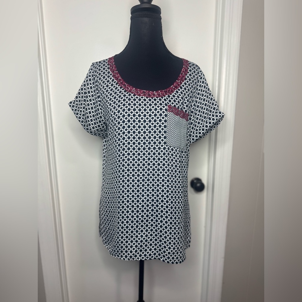 Banana republic navy blue white with burgundy trim around neck & pocket medium